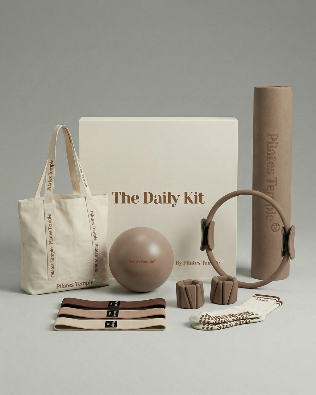 #color-Brun Coffret Pilates complet Daily Kit Brun : tapis, ring, ball, poids et autres accessoires.