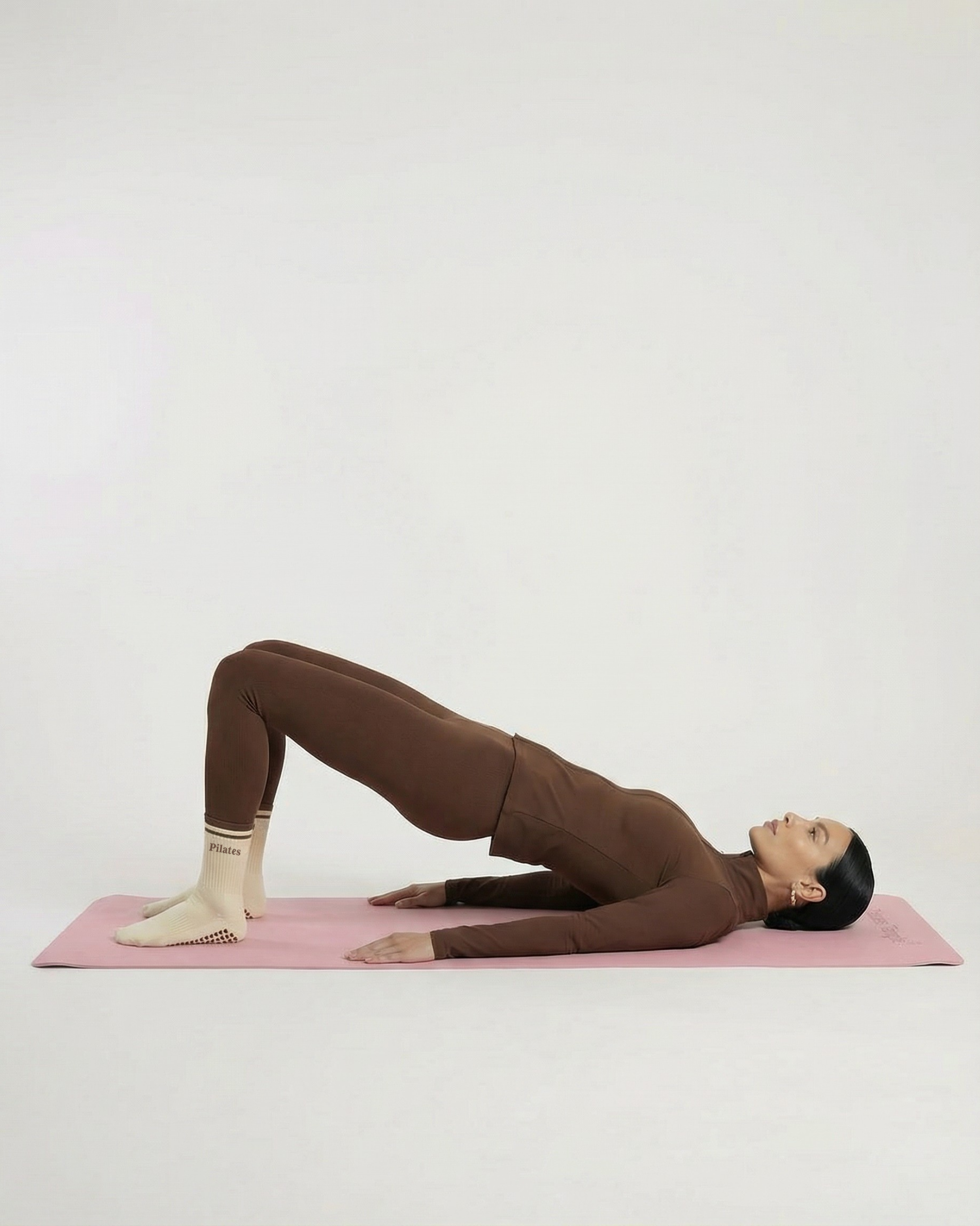 #color-Rose Posture de yoga et Pilates sur tapis haute densité.